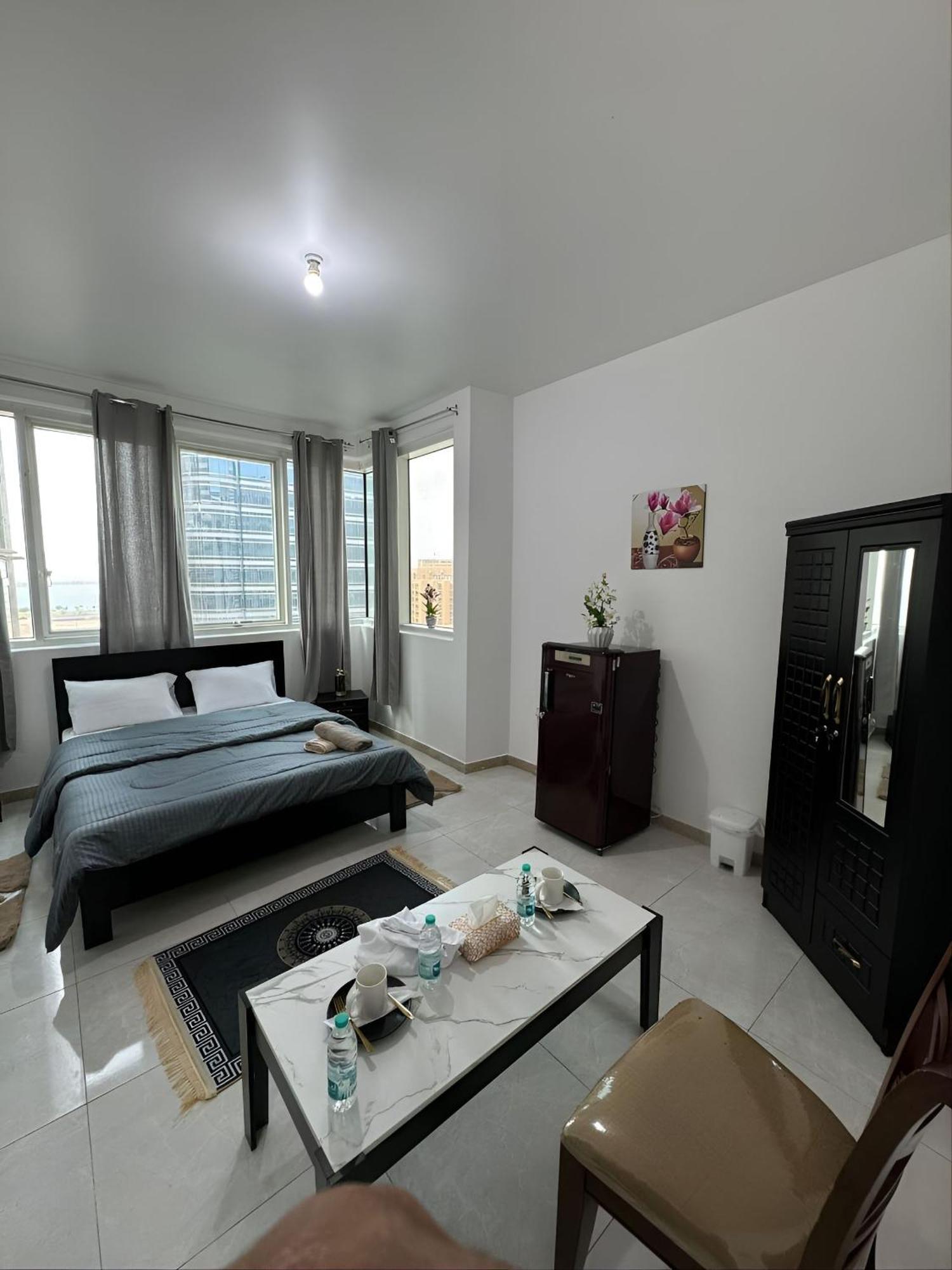 Corniche Street - Extremely Unique Room Абу-Даби Экстерьер фото